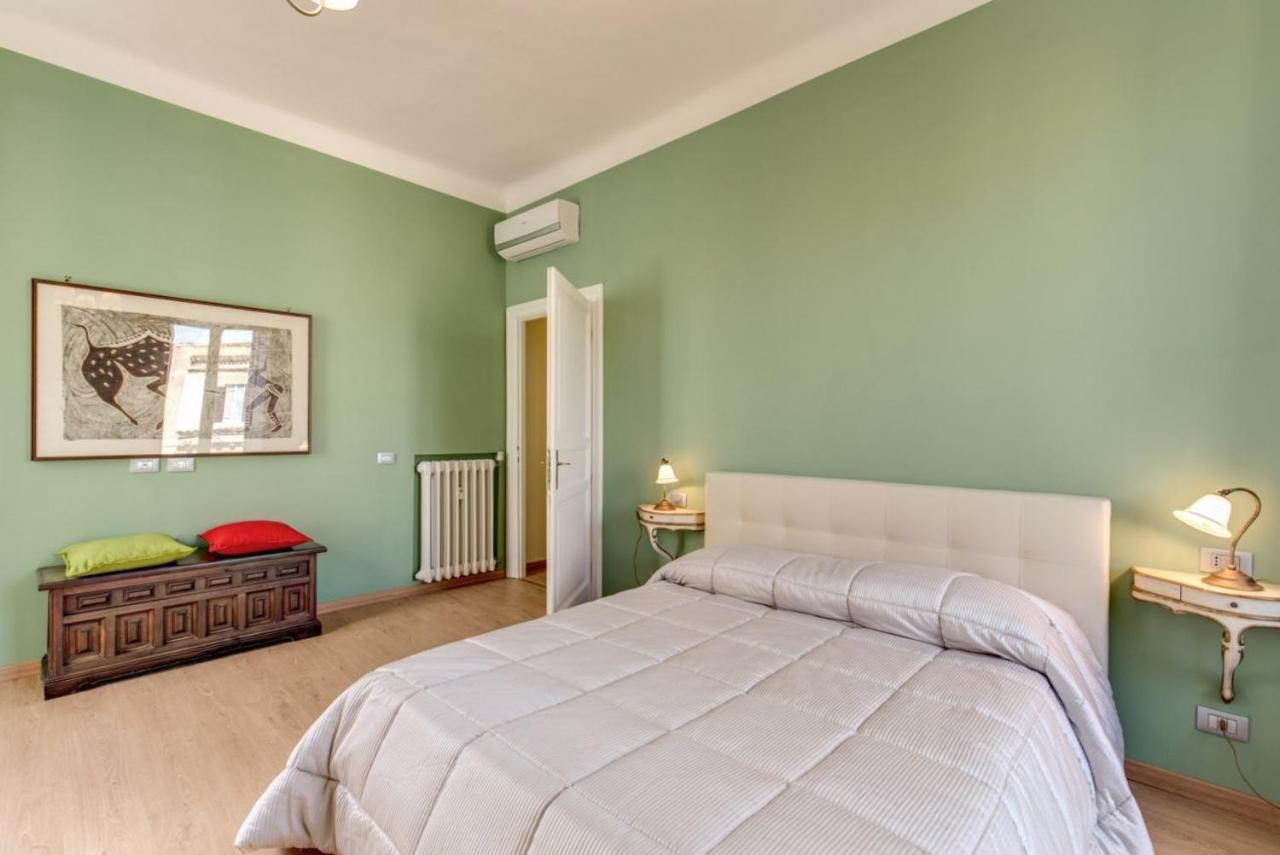 רומא Lovely 4-Bedroom Apartment 30M Sangiovanni Metro מראה חיצוני תמונה